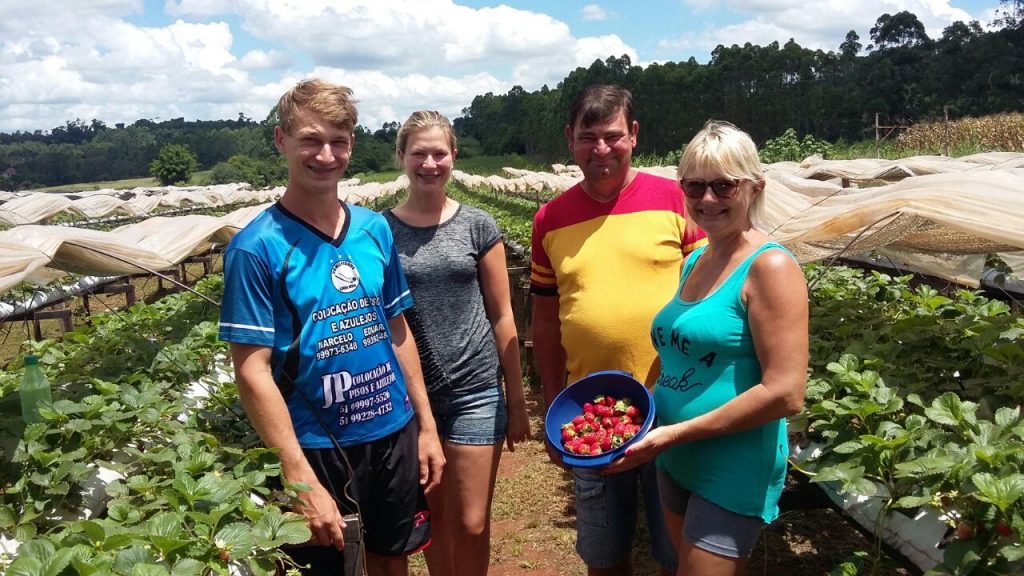 Família de agricultores apoiada pelo TFCA